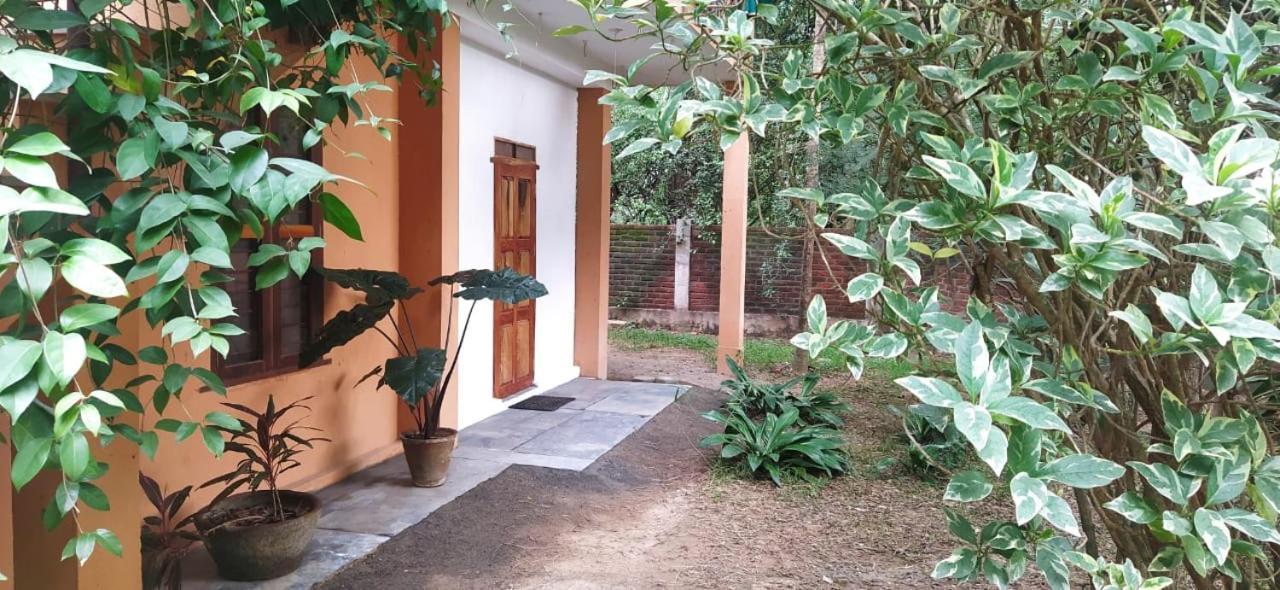 Isai Ambalam Guest House بونديتْشيري المظهر الخارجي الصورة