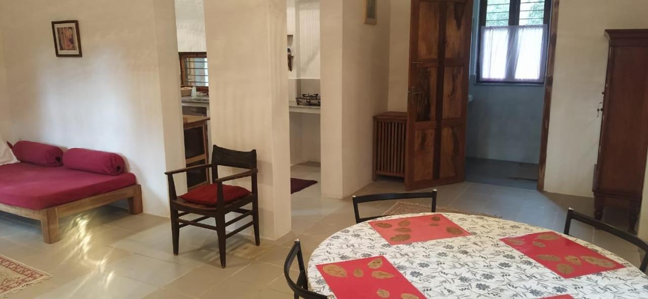 Isai Ambalam Guest House بونديتْشيري المظهر الخارجي الصورة