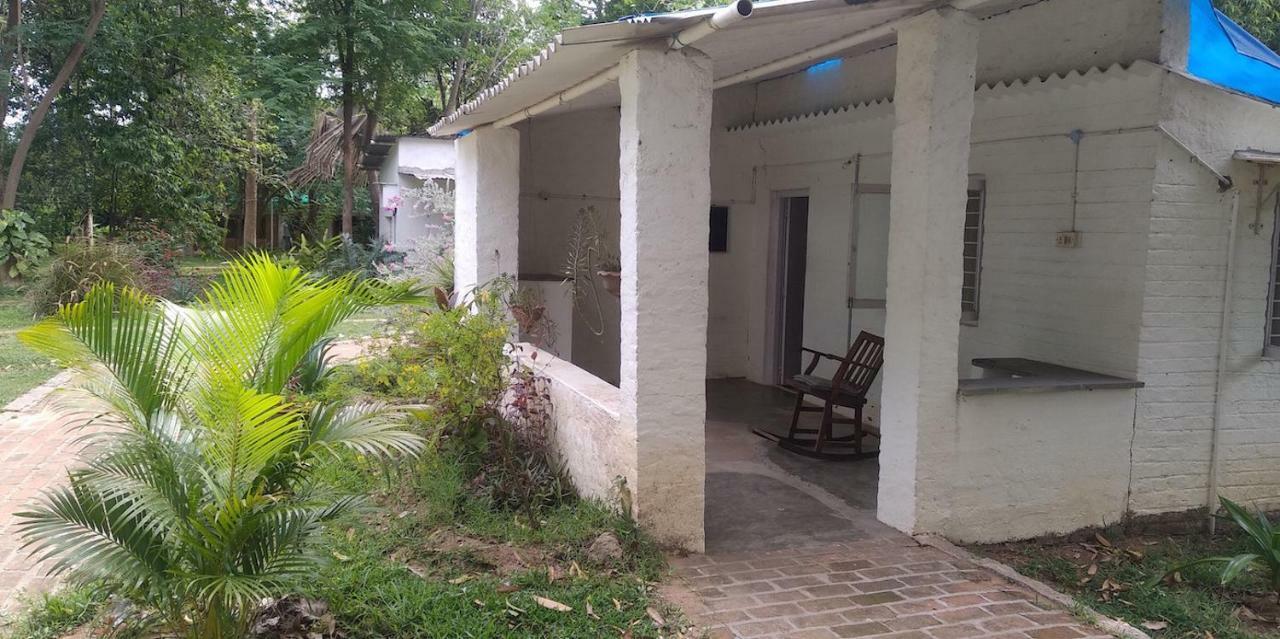 Isai Ambalam Guest House بونديتْشيري المظهر الخارجي الصورة